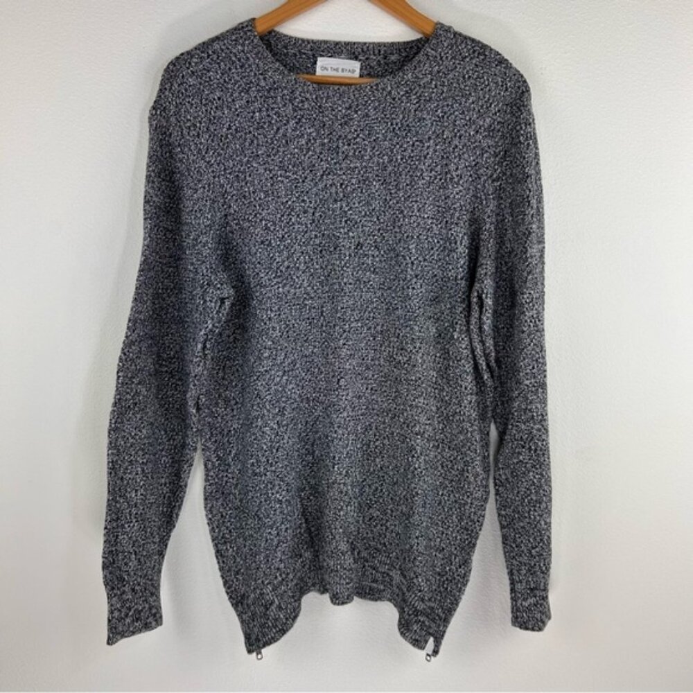 On the Byas Gray Minimalist Contemporary Crewneck Sweater Women's Size S